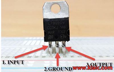 7805三端穩(wěn)壓器